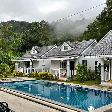 Suksompong Resort Khao Lak Exterior photo