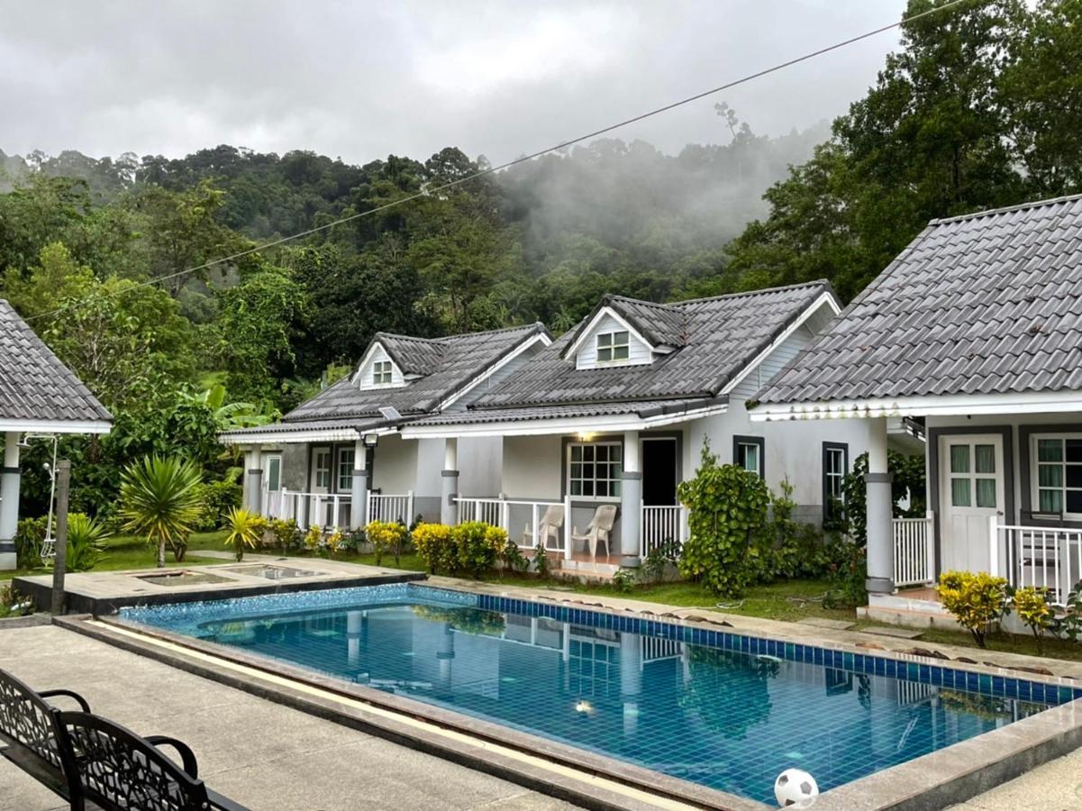 Suksompong Resort Khao Lak Exterior photo