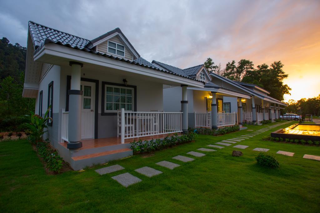 Suksompong Resort Khao Lak Exterior photo