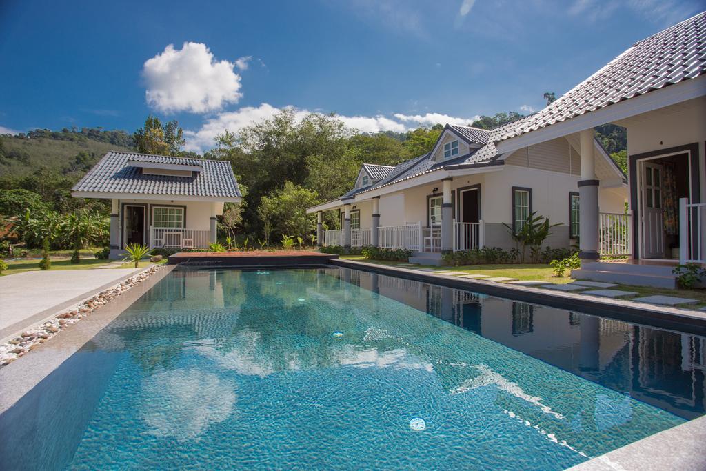 Suksompong Resort Khao Lak Exterior photo